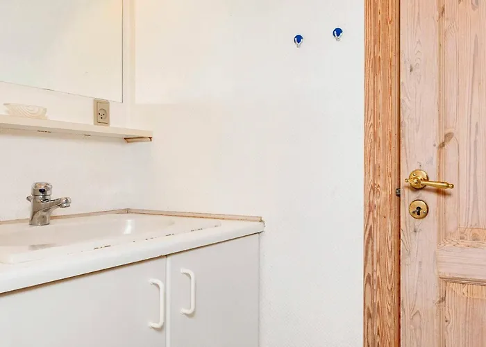 9 Person In Thyholm-by Traum *