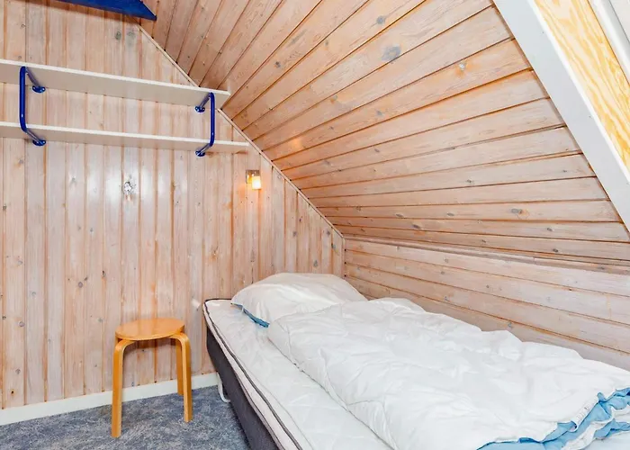 9 Person In Thyholm-by Traum *